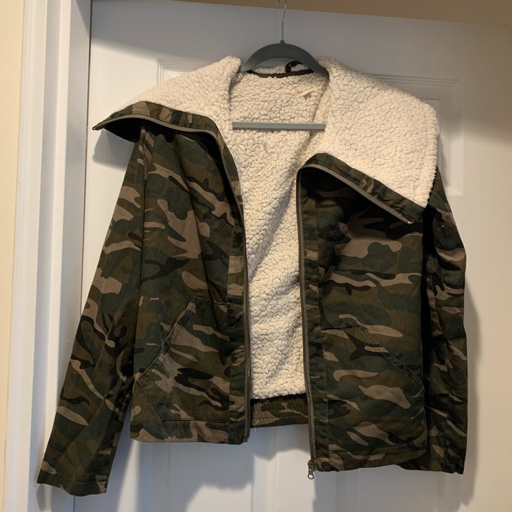 Camouflage jacket with a fluffy inside